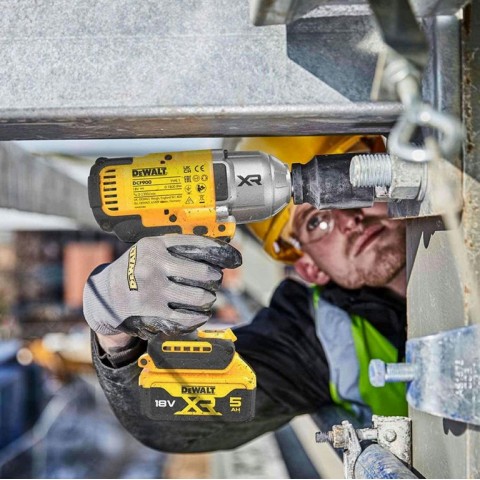 Аккумуляторный ударный гайковерт DeWALT DCF900P2T-QW