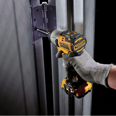 Аккумуляторный шуруповёрт DeWALT 12V XR DCF801D2