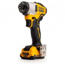 Аккумуляторный шуруповёрт DeWALT 12V XR DCF801D2